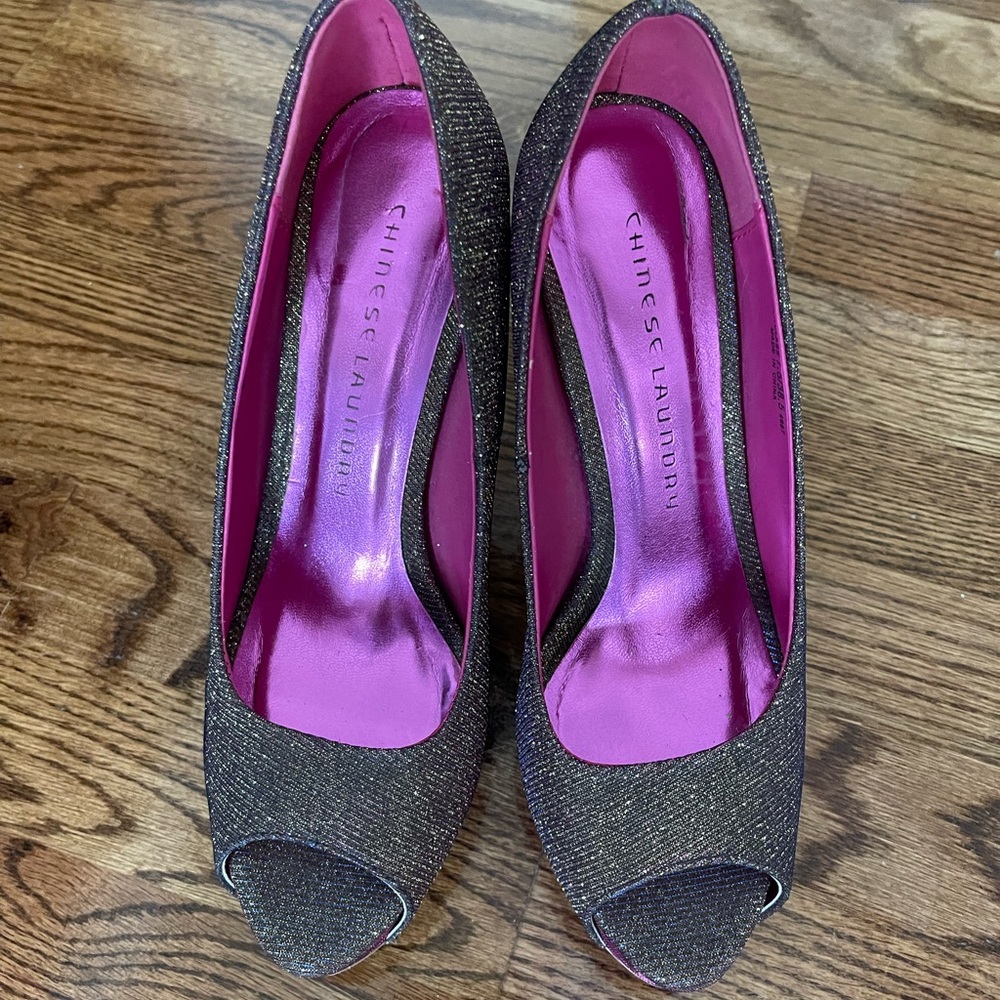 Beautiful platform heels with mermaid glittery color base on gold glitter